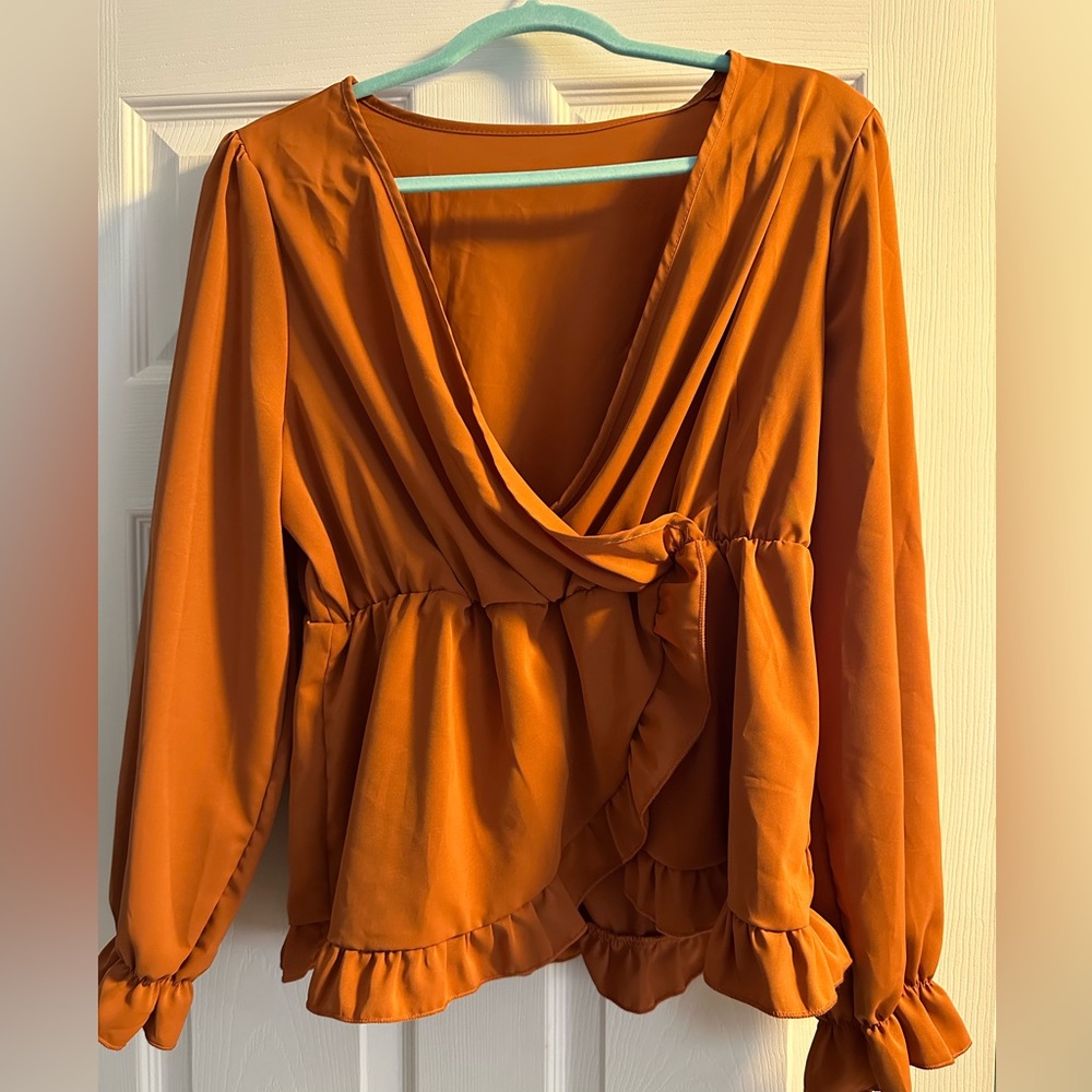 Gorgeous burnt orange balloon sleeve top with detachable tie!